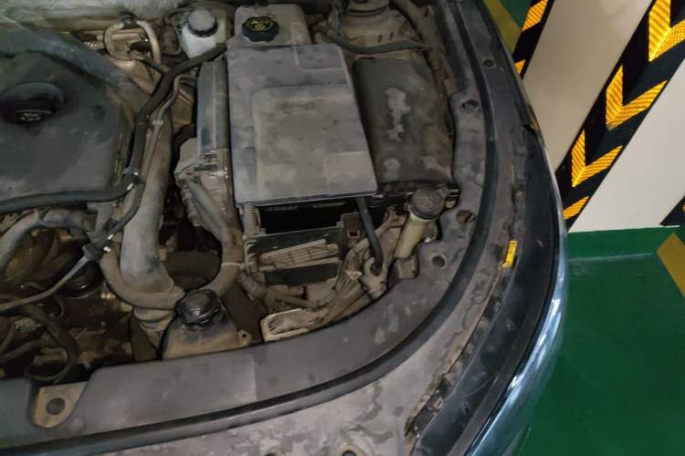 Used Buick LaCrosse 2014 2.0T SIDI Elite Tech Version Engine Bay Left
