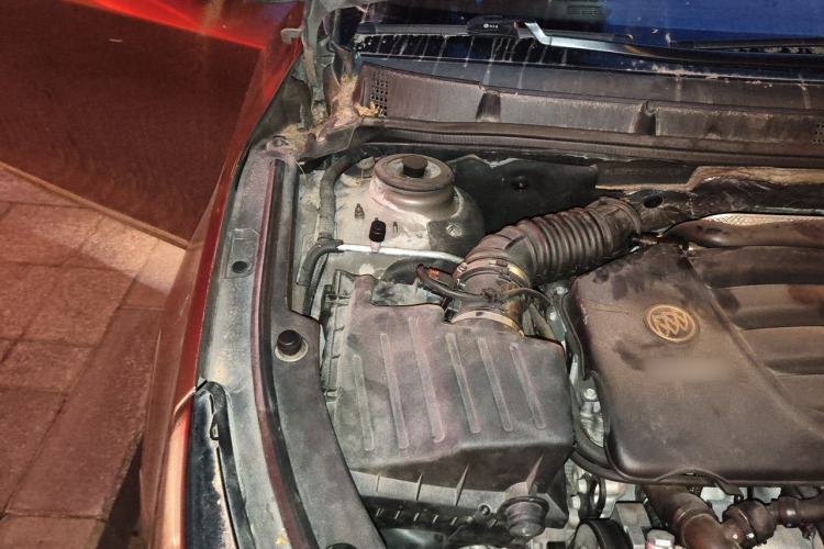 Used Buick LaCrosse 2014 2.0T SIDI Elite Tech Version Engine Bay Right