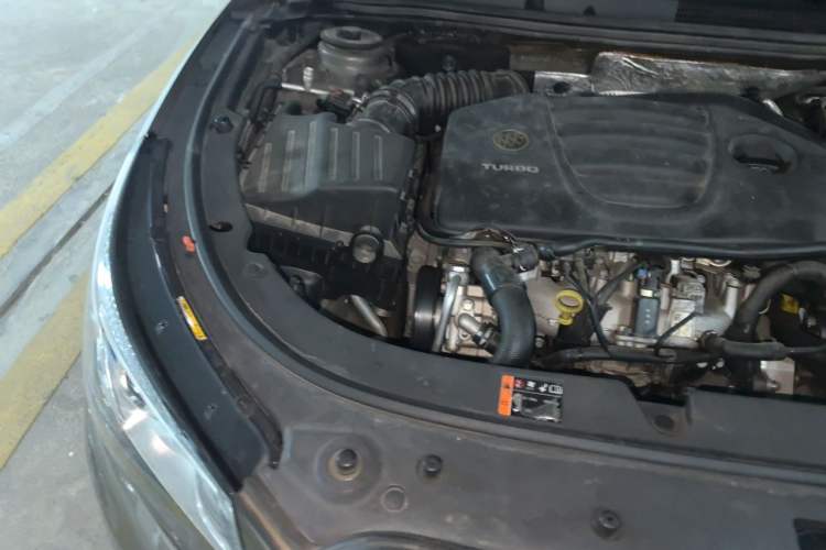 Used Buick LaCrosse 2014 2.0T SIDI Elite Tech Version Engine Bay Right