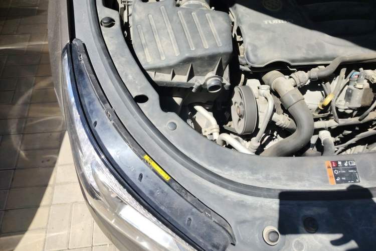 Used Buick LaCrosse 2014 2.0T SIDI Elite Tech Version Engine Bay Right