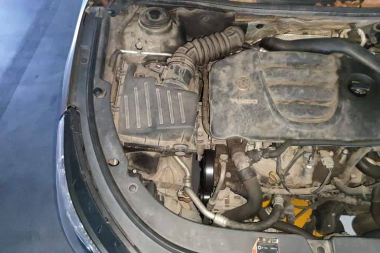 Used Buick LaCrosse 2014 2.0T SIDI Elite Tech Version Engine Bay Right