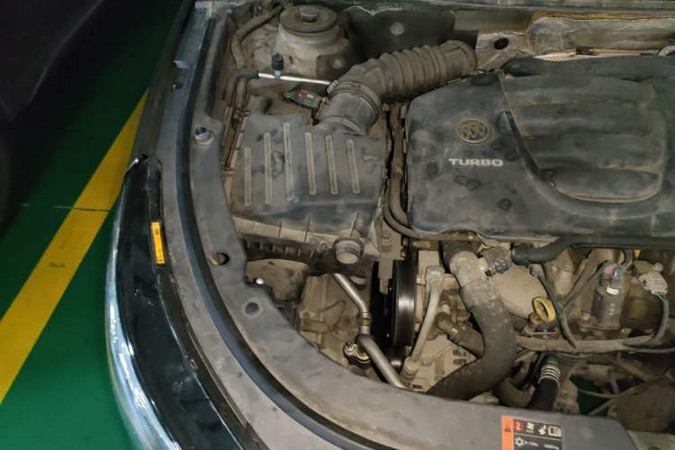 Used Buick LaCrosse 2014 2.0T SIDI Elite Tech Version Engine Bay Right