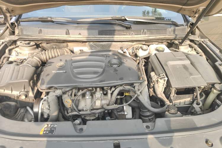 Used Buick LaCrosse 2014 2.0T SIDI Elite Tech Version Engine Bay