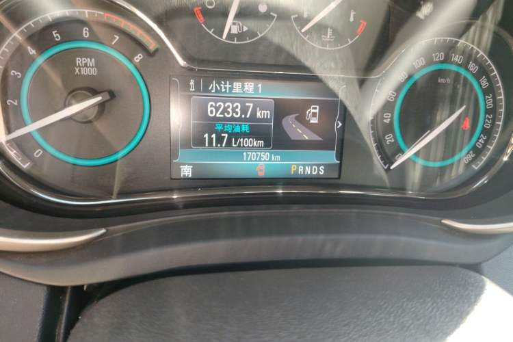 Used Buick LaCrosse 2014 2.0T SIDI Elite Tech Version Odometer Close Up