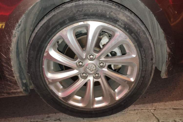 Used Buick LaCrosse 2014 2.0T SIDI Elite Tech Version Right Front Wheel Hub