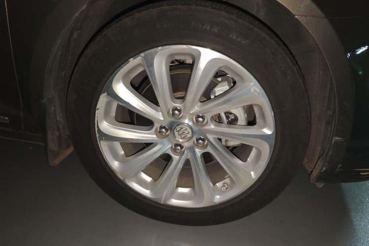 Used Buick LaCrosse 2014 2.0T SIDI Smart Luxury Flagship Edition Right Front Wheel Hub