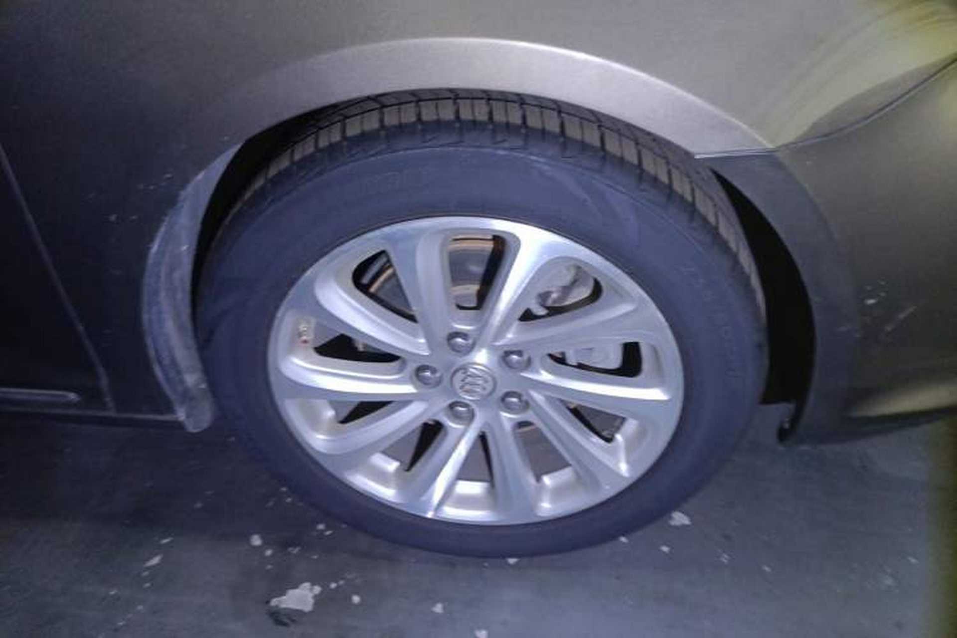 Used Buick LaCrosse 2014 2.0T SIDI Elite Tech Version Right Front Wheel Hub