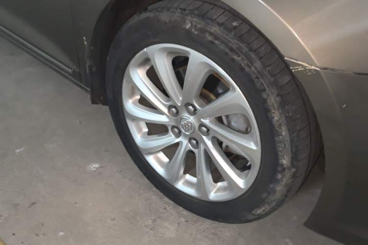 Used Buick LaCrosse 2014 2.0T SIDI Elite Tech Version Right Front Wheel Hub