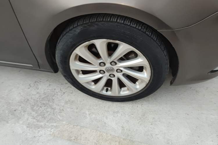 Used Buick LaCrosse 2014 2.0T SIDI Elite Tech Version Right Front Wheel Hub