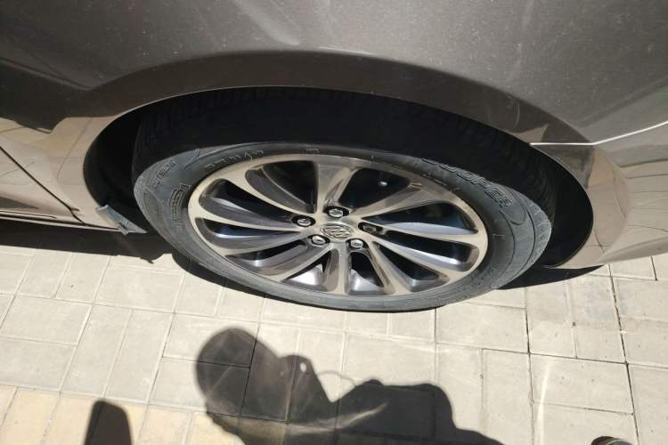 Used Buick LaCrosse 2014 2.0T SIDI Elite Tech Version Right Front Wheel Hub