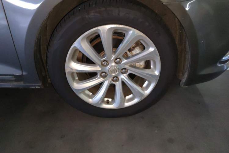 Used Buick LaCrosse 2014 2.0T SIDI Elite Tech Version Right Front Wheel Hub