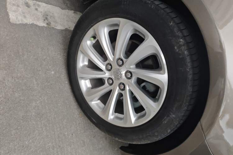Used Buick LaCrosse 2014 2.0T SIDI Smart Luxury Flagship Edition Right Front Wheel Hub