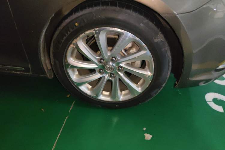 Used Buick LaCrosse 2014 2.0T SIDI Elite Tech Version Right Front Wheel Hub