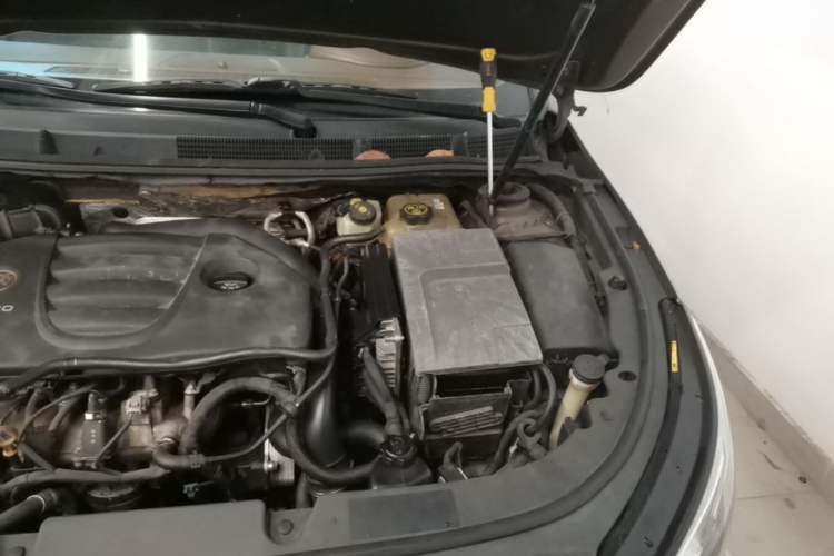 Used Buick LaCrosse 2014 2.0T SIDI Elite Tech Version Engine Bay Left