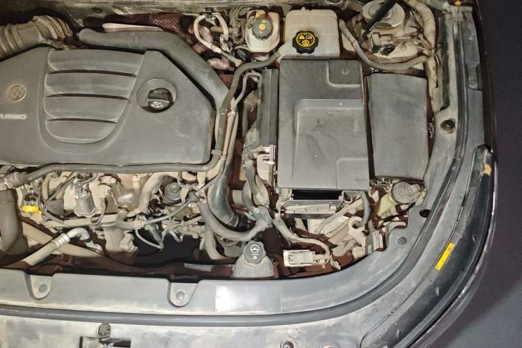 Used Buick LaCrosse 2014 2.0T SIDI Smart Luxury Flagship Edition Engine Bay Left