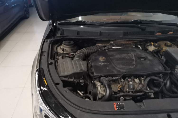 Used Buick LaCrosse 2014 2.0T SIDI Elite Tech Version Engine Bay Right
