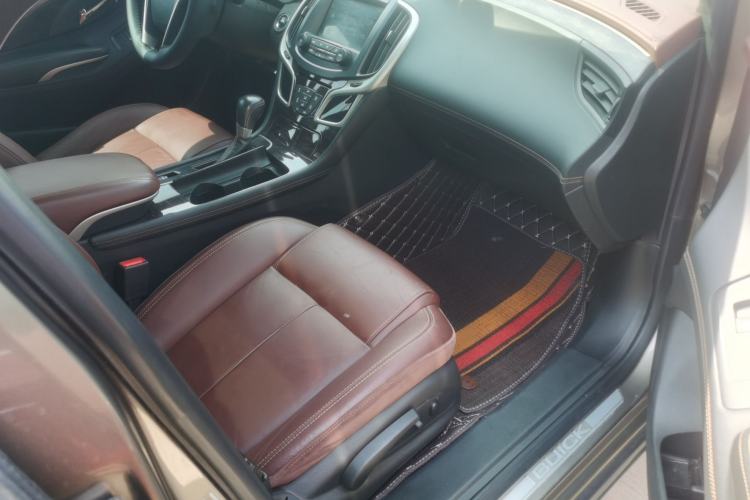 Used Buick LaCrosse 2014 2.0T SIDI Elite Tech Version Interior 4