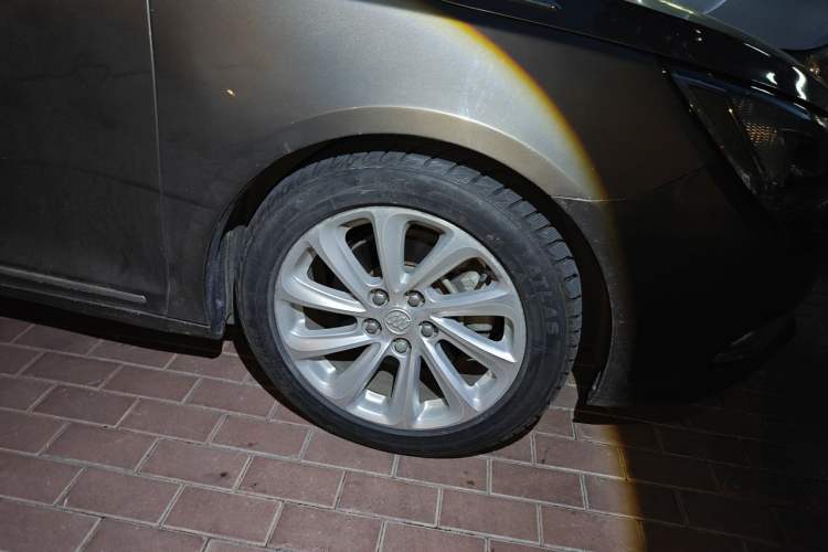 Used Buick LaCrosse 2014 2.0T SIDI Smart Luxury Flagship Edition Right Front Wheel Hub