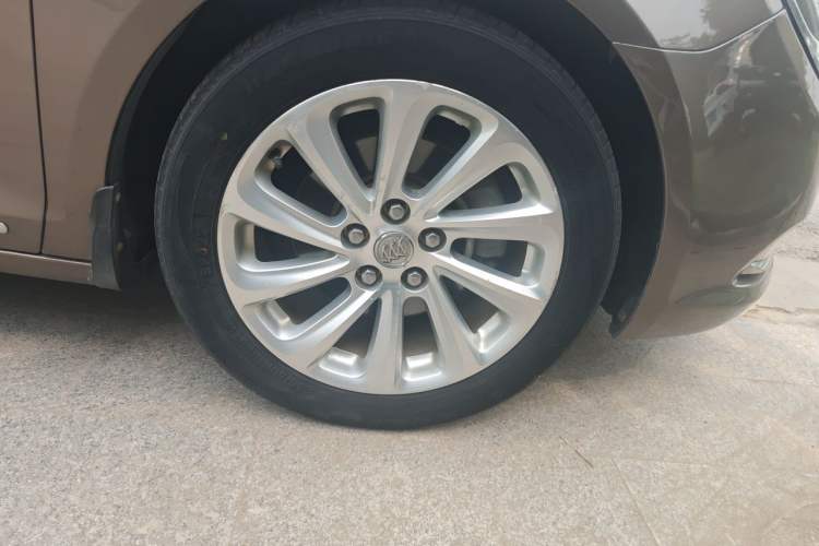Used Buick LaCrosse 2014 2.0T SIDI Elite Tech Version Right Front Wheel Hub