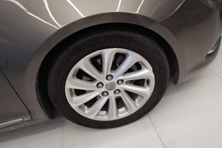 Used Buick LaCrosse 2014 2.0T SIDI Elite Tech Version Right Front Wheel Hub