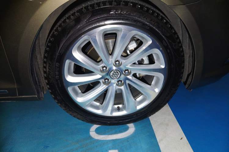 Used Buick LaCrosse 2014 2.0T SIDI Smart Luxury Flagship Edition Right Front Wheel Hub