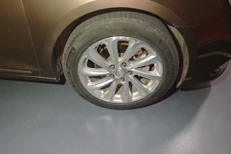 Used Buick LaCrosse 2014 2.0T SIDI Smart Luxury Flagship Edition Right Front Wheel Hub