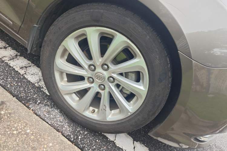 Used Buick LaCrosse 2014 2.0T SIDI Smart Luxury Flagship Edition Right Front Wheel Hub