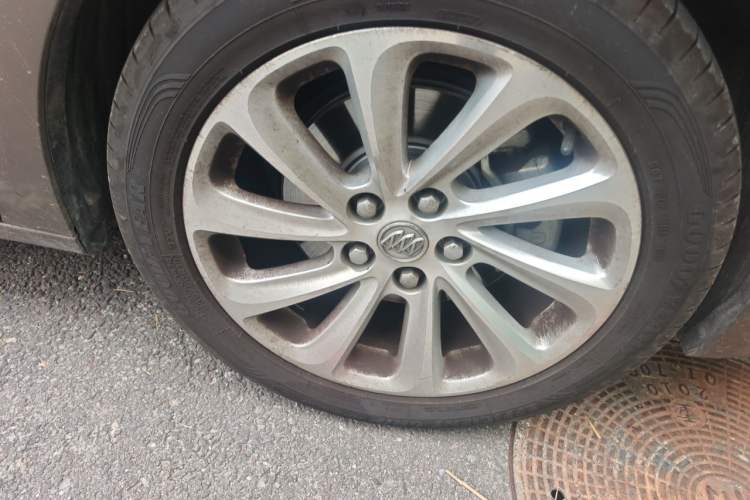 Used Buick LaCrosse 2014 2.0T SIDI Smart Luxury Flagship Edition Right Front Wheel Hub