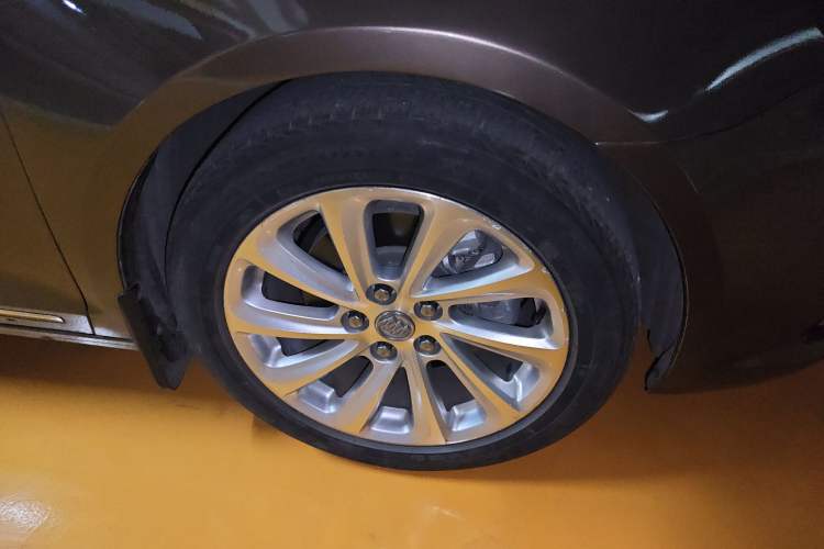 Used Buick LaCrosse 2014 2.0T SIDI Smart Luxury Flagship Edition Right Front Wheel Hub