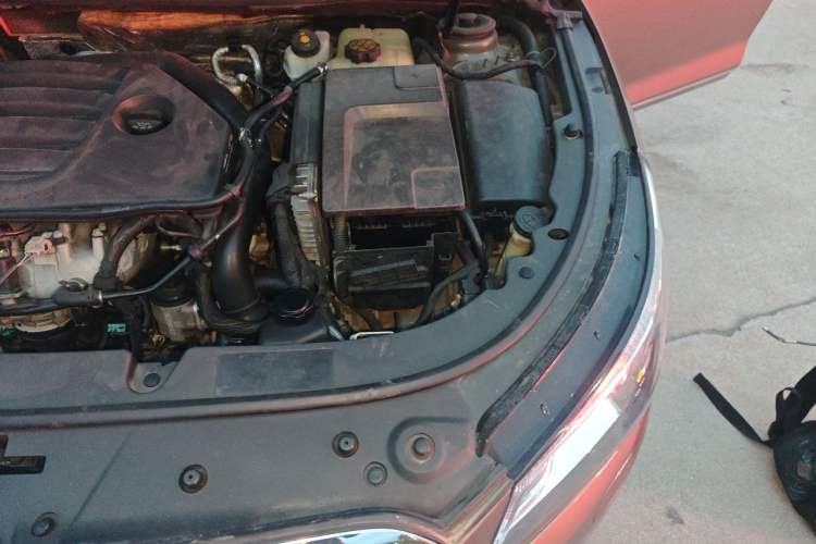 Used Buick LaCrosse 2014 2.0T SIDI Elite Tech Version Engine Bay Left