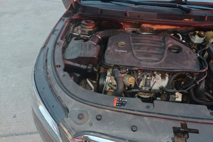 Used Buick LaCrosse 2014 2.0T SIDI Elite Tech Version Engine Bay Right
