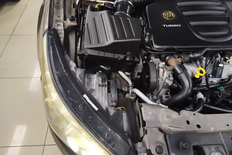 Used Buick LaCrosse 2014 2.0T SIDI Elite Tech Version Engine Bay Right