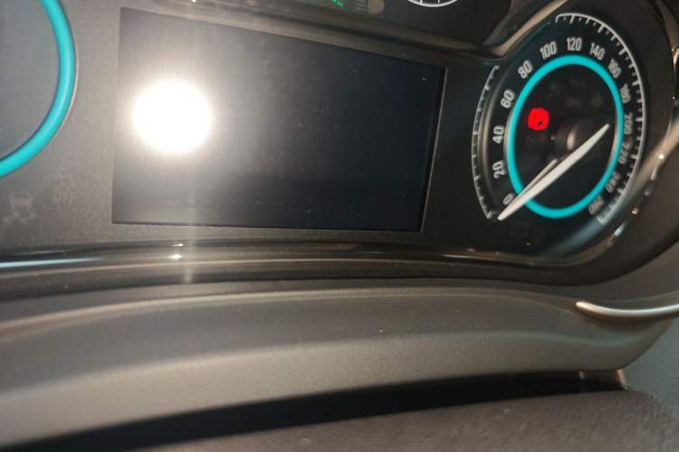 Used Buick LaCrosse 2014 2.0T SIDI Elite Tech Version Odometer Close Up