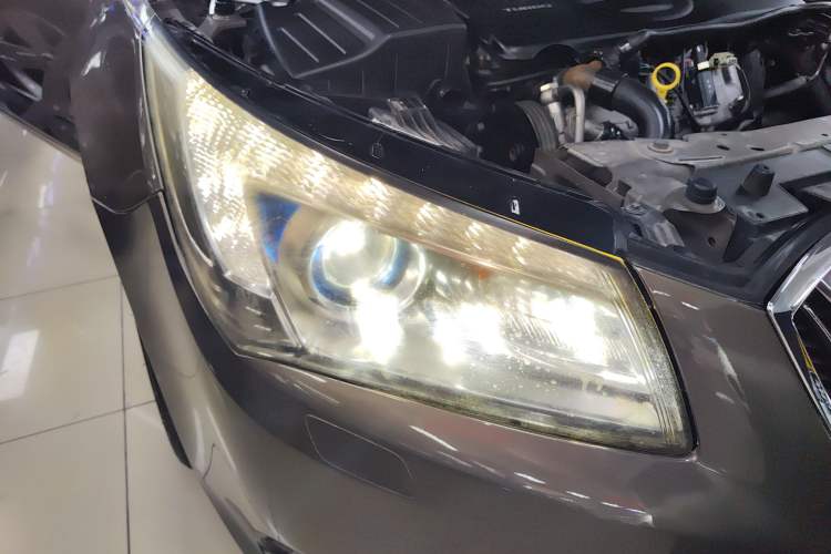Used Buick LaCrosse 2014 2.0T SIDI Elite Tech Version Right Front Headlight