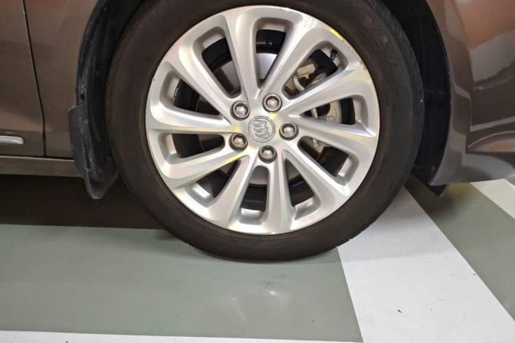 Used Buick LaCrosse 2014 2.0T SIDI Smart Luxury Flagship Edition Right Front Wheel Hub
