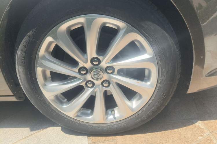 Used Buick LaCrosse 2014 2.0T SIDI Elite Tech Version Right Front Wheel Hub