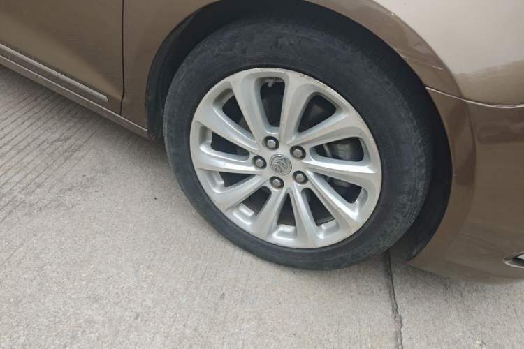 Used Buick LaCrosse 2014 2.0T SIDI Elite Tech Version Right Front Wheel Hub