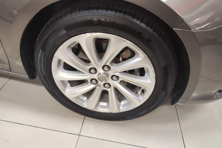 Used Buick LaCrosse 2014 2.0T SIDI Elite Tech Version Right Front Wheel Hub