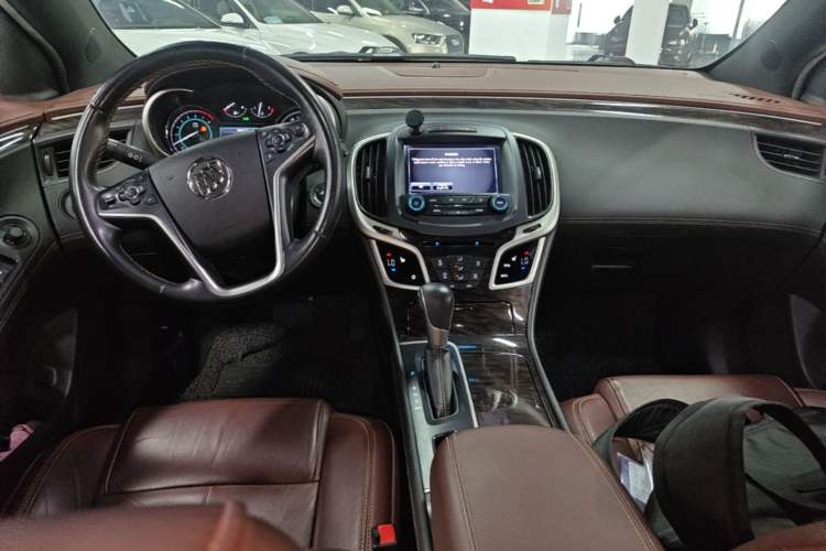 Used Buick LaCrosse 2014 2.0T SIDI Elite Tech Version Center Console