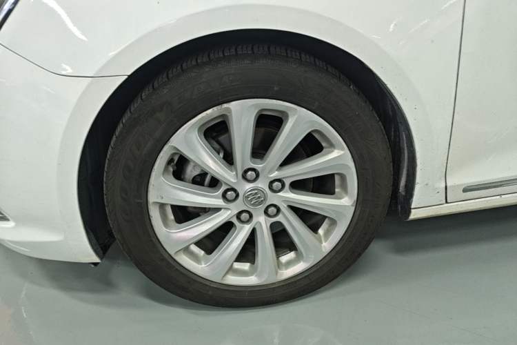 Used Buick LaCrosse 2014 2.0T SIDI Elite Tech Version Left Front Wheel Hub