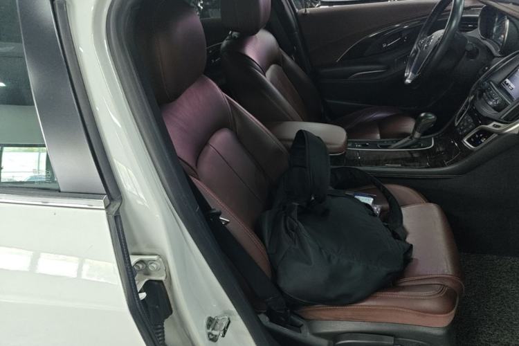 Used Buick LaCrosse 2014 2.0T SIDI Elite Tech Version Right Front Seat