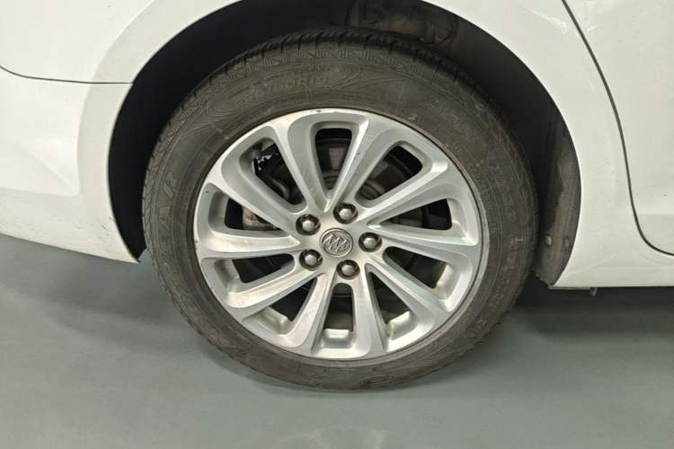 Used Buick LaCrosse 2014 2.0T SIDI Elite Tech Version Right Rear Wheel Hub