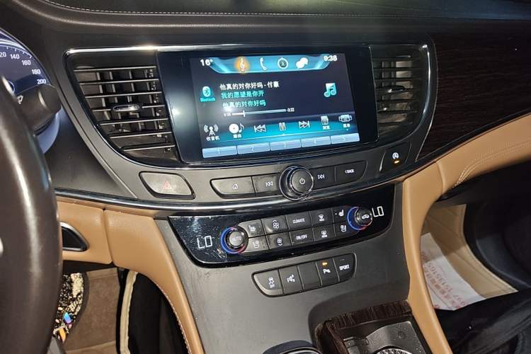 Used Buick LaCrosse 2016 28T Premium Edition Audio And AC Panel