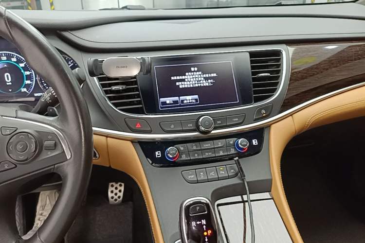 Used Buick LaCrosse 2016 28T Luxury Version Audio And AC Panel