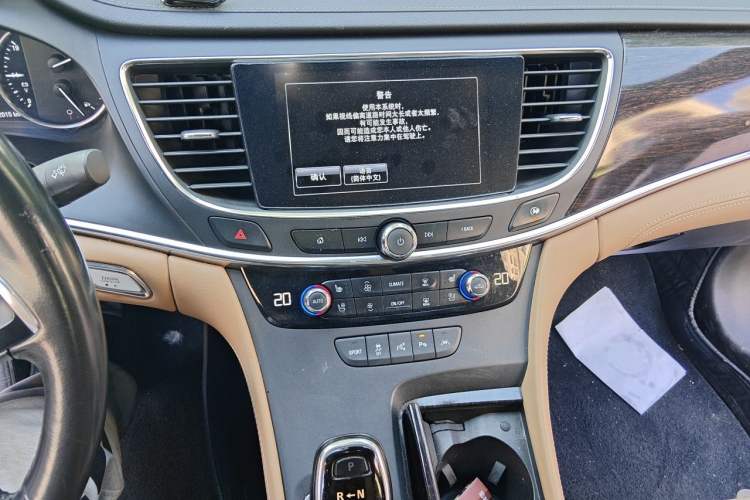 Used Buick LaCrosse 2016 28T Luxury Version Audio And AC Panel