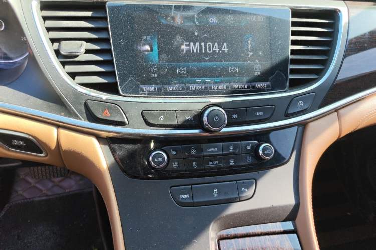 Used Buick LaCrosse 2016 20T Elite Edition Audio And AC Panel
