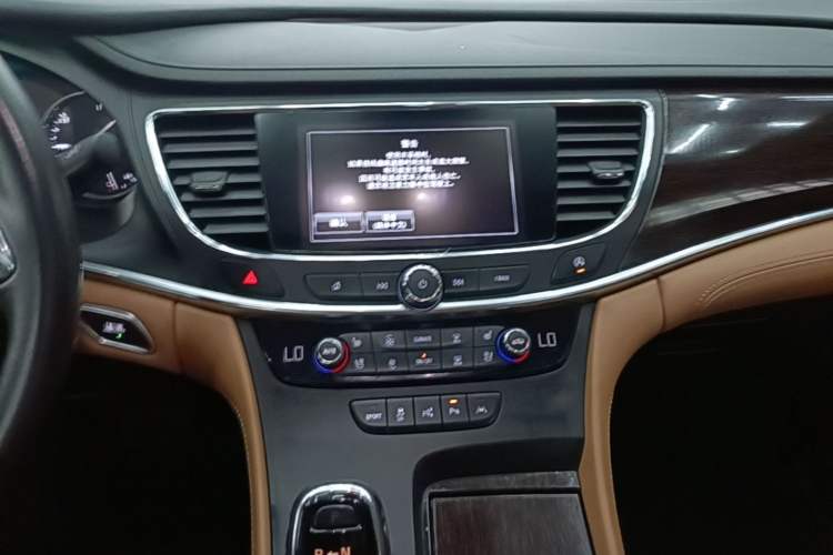 Used Buick LaCrosse 2016 28T Luxury Version Audio And AC Panel