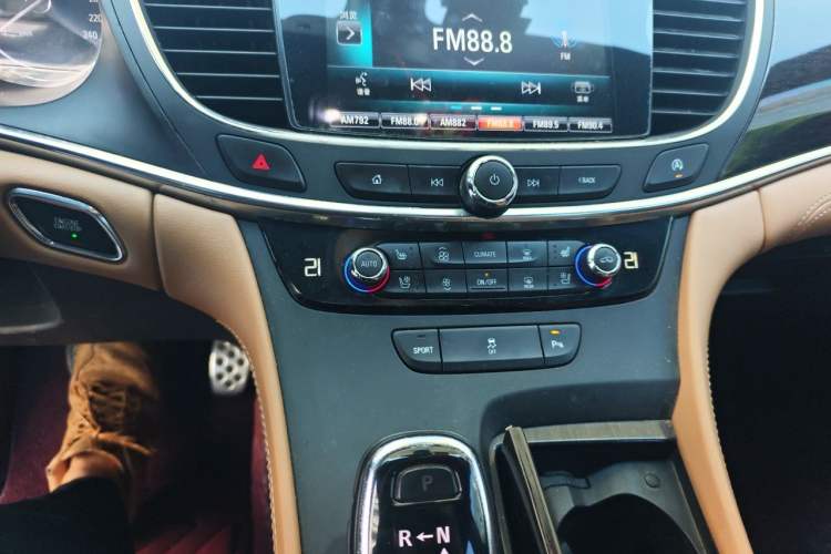 Used Buick LaCrosse 2016 20T Elite Edition Audio And AC Panel