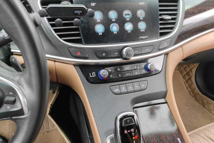 Used Buick LaCrosse 2016 28T Luxury Version Audio And AC Panel