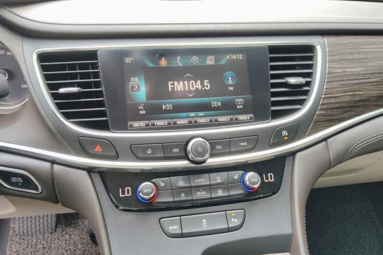 Used Buick LaCrosse 2016 20T Leading Model Audio And AC Panel